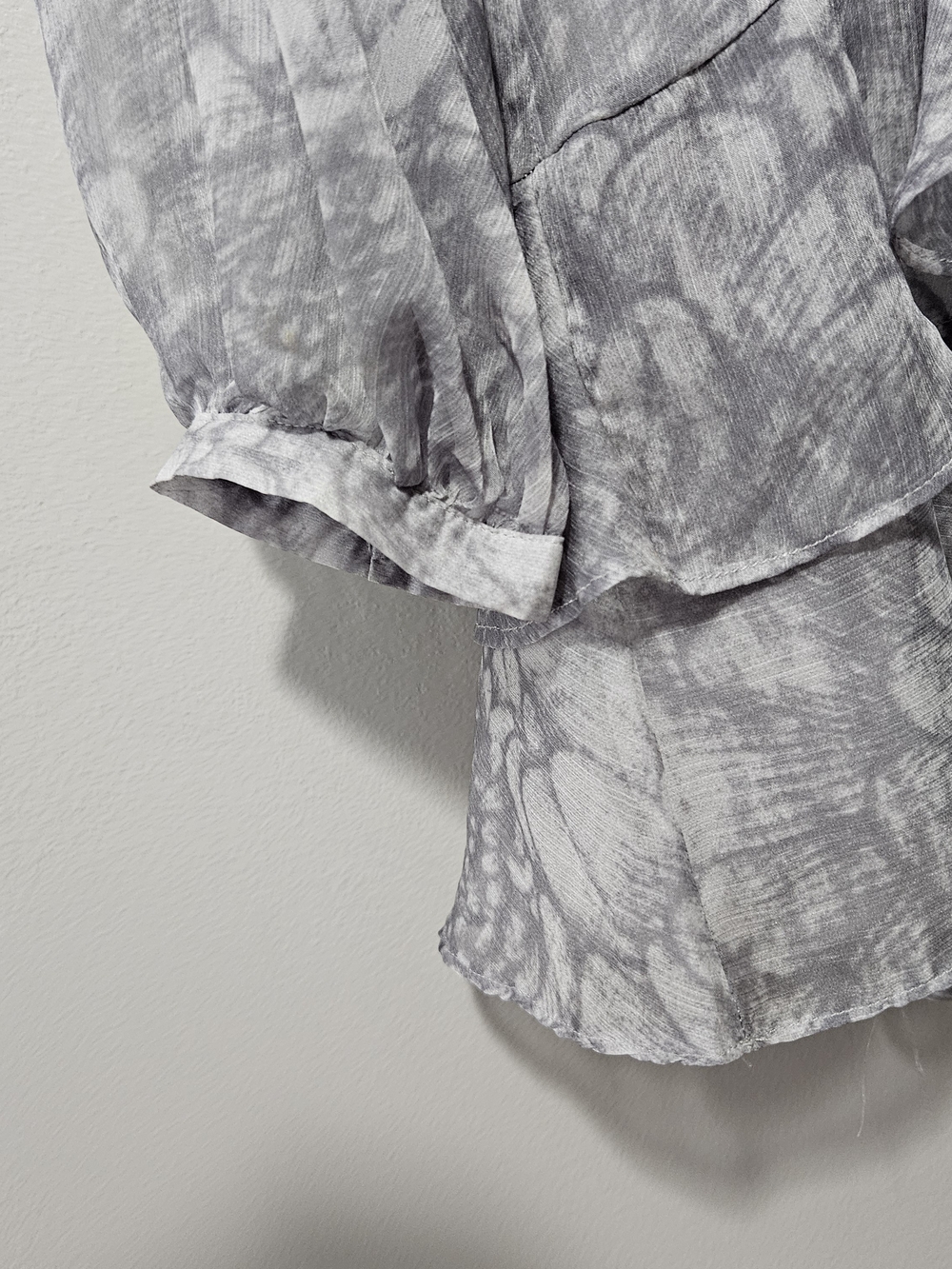 Gray Patterned Long-Sleeve Ruffle Dress - Picture 4 of 14
